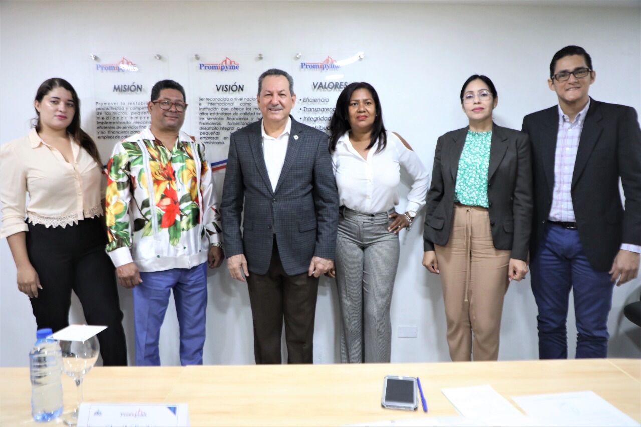 Promipyme:  Porfirio Peralta se reúne con la Asociación de Diseñadores Dominicanos